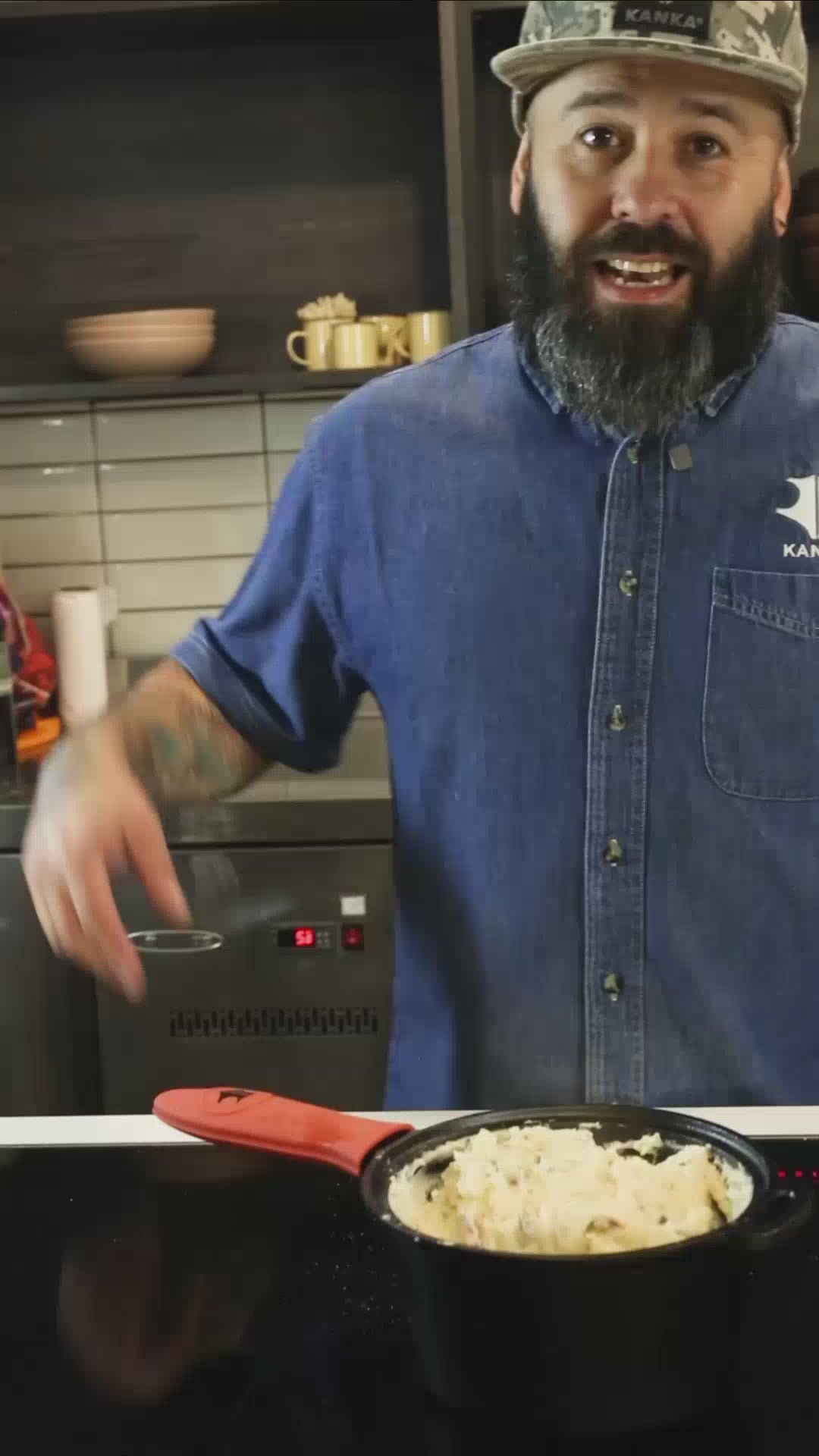 Producto en acción: Olla Cast Iron - Pelao Molina
